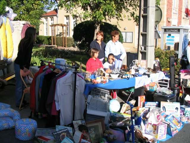 brocante_menucourt_sept2004_01.jpg