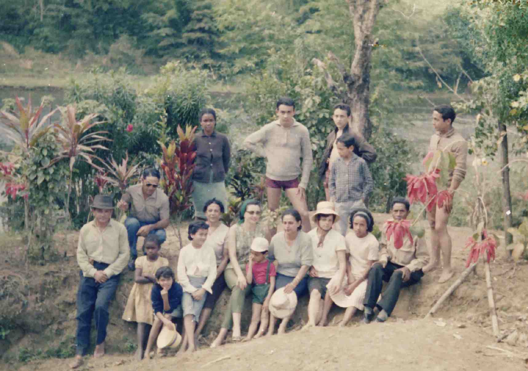 1960-Famille-a-Nivorane-1.JPG